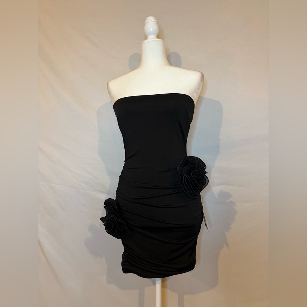 Lulus, size XL, Attentive Allure Black‎ Strapless Rosette Bodycon Mini Dress - Picture 2 of 6